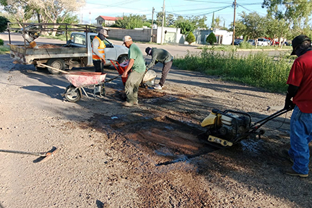 El Gobierno Municipal de NCG continúa con el programa de Bacheo Permanente. Este fin de semana se realizaron trabajos en la Av. Alamedas para mejorar la circulación y seguridad vial.