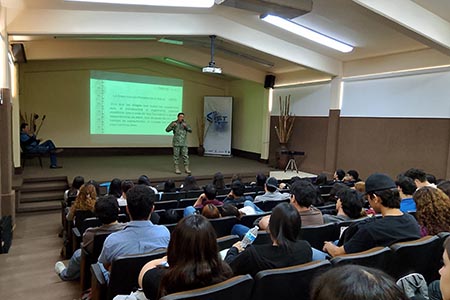 El 35 Batallón de Infantería impartió pláticas en el ITSNCG para prevenir el consumo de drogas, en coordinación con COPARMEX, fomentando valores y conciencia cívica en los estudiantes.