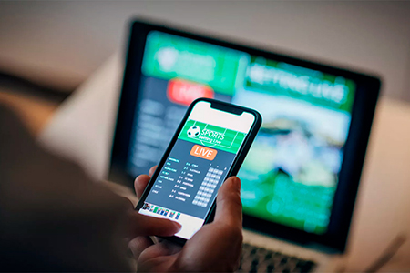 La SSPE alerta sobre fraudes en la supuesta venta de boletos del Mundial 2026. Ciberdelincuentes usan sitios falsos y mensajes con “preventas exclusivas”. Compra solo en canales oficiales, activa alertas bancarias y reporta dudas a la Policía Cibernética en Chihuahua.