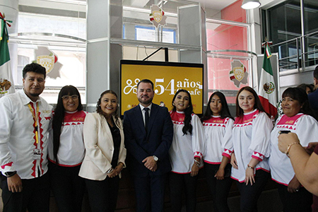 El diputado Óscar Avitia encabezó junto a CONAFE una ceremonia en el Congreso de Chihuahua para celebrar a los educadores comunitarios y reconocer los 54 años de la institución dedicada a llevar educación a zonas marginadas.
