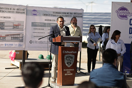 Cruz Pérez Cuéllar y Mario Delgado supervisaron el avance del Centro de Estudios de Bachillerato en Ciudad Juárez, parte de la política educativa federal.