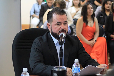 Congreso de Chihuahua exhortó a la Secretaría de Salud a reforzar la vacunación contra el sarampión en estudiantes, tras un brote de 4 mil casos.