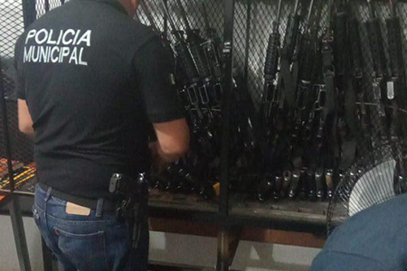 La SSPE retiró armas a policías de Chínipas y Guazapares tras detectar irregularidades en revisiones realizadas en ambas comandancias municipales.
