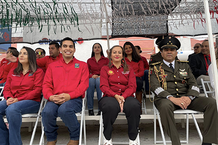 Con orgullo patrio, Edith Escárcega encabezó el desfile del 215 aniversario de la Independencia en Nuevo Casas Grandes con Ejército, escuelas y charros.