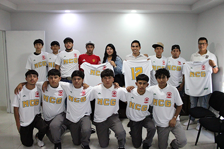 El Gobierno Municipal de Nuevo Casas Grandes entregó uniformes y apoyo económico al selectivo de fútbol que participará en los Juegos Nacionales Populares en Chihuahua.