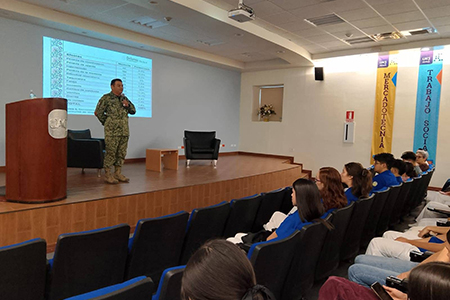 El 35 Batallón de Infantería impartió pláticas a estudiantes de la UACJ Nuevo Casas Grandes sobre prevención de drogas, con apoyo de COPARMEX.