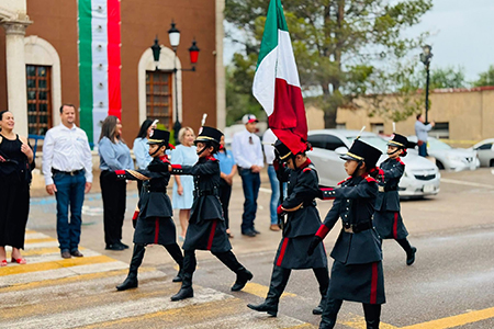 Galeana celebró el 215 aniversario de la Independencia con un colorido desfile encabezado por Francis Leany y la participación de instituciones educativas.