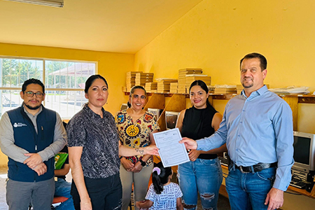 En Galeana, Chihuahua, 13 alumnos concluyeron su educación básica con el apoyo del ICHEA en una ceremonia encabezada por el alcalde Francis Leany.