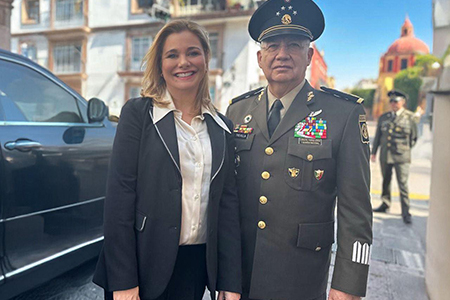 La gobernadora Maru Campos sostuvo una reunión con el secretario de la Defensa para reforzar operativos, inteligencia y prevención en Chihuahua.