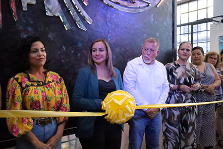 Inició el Festival de las Culturas “Una Familia” en Nuevo Casas Grandes con la inauguración a cargo de la alcaldesa Edith Escárcega. Exposiciones de arte, cerámica y danza narran la historia y tradiciones del municipio, fortaleciendo identidad y orgullo comunitario.