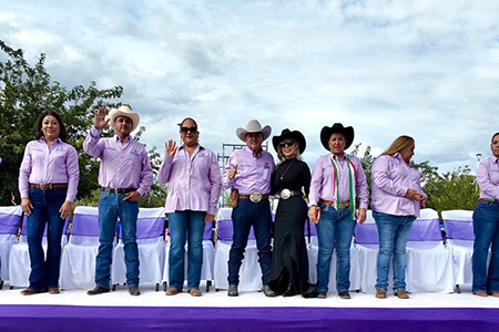 Janos celebró el 215 aniversario de la Independencia con el Grito encabezado por Joel Loya Márquez y un colorido desfile patrio con gran participación ciudadana.