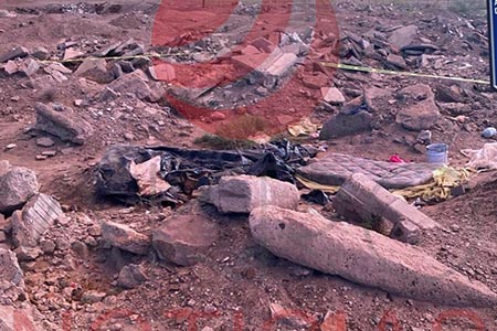 Autoridades de Ascensión confirmaron el hallazgo de un cuerpo en avanzado estado de descomposición en un lote baldío de la colonia Centro. La Fiscalía investigará para determinar la identidad y causas del deceso.