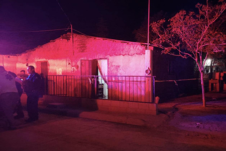 Autoridades de Ascensión confirmaron el hallazgo sin vida de un joven de 26 años identificado como José Luis D. S. en la colonia Centro. El caso es investigado como un presunto suicidio.