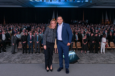 Maru Campos acompañó a Marco Bonilla en su 4to Informe de Gobierno y anunció nuevas unidades de transporte, obras hidráulicas y proyectos conjuntos en Chihuahua.