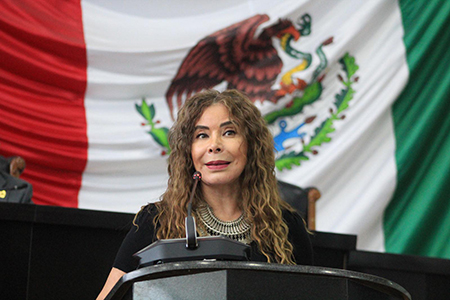 La diputada María Antonieta Pérez denunció a Quálitas Seguros por dejar a un chofer más de un año sin información de su vehículo siniestrado en Juárez.