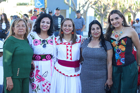 La alcaldesa Edith Escárcega inauguró el Festival de las Culturas Una Familia en Nuevo Casas Grandes, con la participación de siete comunidades.