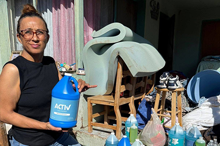 Grupo ACTIV entregó productos de limpieza a familias de Colonia Juárez afectadas por la inundación, apoyando la recuperación de hogares y reduciendo riesgos sanitarios.