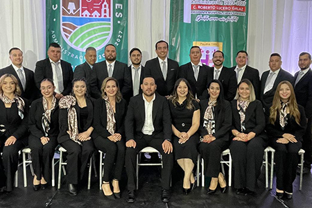 El alcalde Roberto Lucero rindió su primer informe de gobierno en Casas Grandes, destacando más de 77 millones de pesos en obra pública, principalmente en pavimentación de calles.