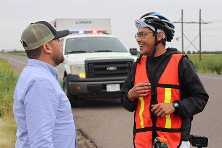 El ciclista juarense Alex Márquez llegó a Casas Grandes en su rodada con causa, recorriendo Chihuahua para concientizar sobre el VIH/SIDA y recaudar fondos para un albergue único en México.