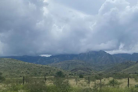 La CEPC alertó por un nuevo frente frío que ingresará por la frontera norte y, al interactuar con un canal de baja presión, dejará lluvias muy fuertes, descargas eléctricas y posible granizo.