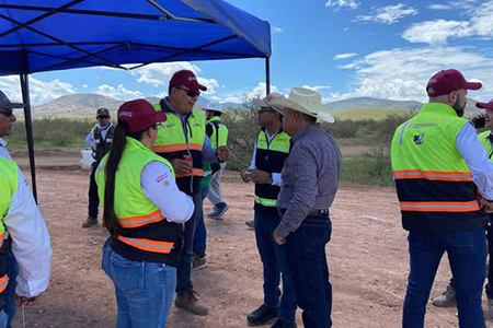 Autoridades municipales y de la SICT supervisaron la obra carretera Bavispe–Nuevo Casas Grandes, una vía clave para el desarrollo económico regional.