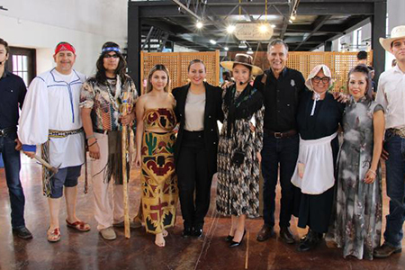 Estudiantes del TEC NCG participaron en el Festival de las Culturas con el Teatro Café “Las Siete Casas Grandes”, que une literatura, historia y tradiciones.