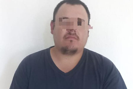La AEI detuvo en Ciudad Madera a Ramos G. G., de 28 años, por su presunta responsabilidad en el delito de fraude agropecuario. La orden de aprehensión fue girada bajo la causa penal 108/2025 por el Juez de Control del Distrito Judicial Guerrero.