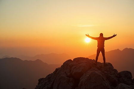 Encontrar el propósito de vida es una de las búsquedas más profundas y transformadoras del ser humano. No se trata sólo de alcanzar metas o acumular logros, sino de descubrir aquello que da sentido y dirección a la existencia.