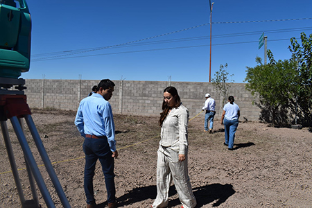 El Gobierno de Nuevo Casas Grandes construirá un domo en el TeleBachillerato #8036 de la colonia Buena Fe, beneficiando a más de 90 estudiantes con un espacio seguro y funcional.