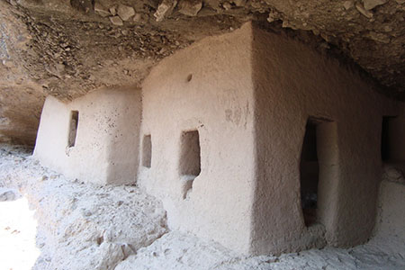 En el municipio de Madera se ubica la Zona Arqueológica de Huápoca, donde se encuentran las Casas Acantilado, vestigios de la cultura Paquimé.