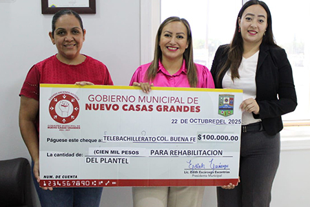 La alcaldesa Edith Escárcega entregó 200 mil pesos al TeleBachillerato #8036 de Buena Fe para reparar daños y reanudar clases tras el desastre del 13 de octubre.