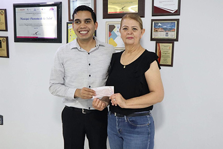 El Gobierno Municipal de Nuevo Casas Grandes entregó un apoyo económico a las Damas Rotarianas para la realización del tradicional Desayuno Rosa.