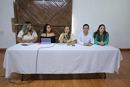 La alcaldesa Edith Escárcega anunció un programa vial en escuelas de Nuevo Casas Grandes para mejorar la seguridad de estudiantes y padres, con apoyo de la Dirección de Proximidad Social.