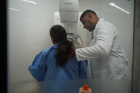 Gobierno de Chihuahua anuncia actividades por el Mes de la Lucha contra el Cáncer de Mama, incluyendo el Exploratón, mastografías, citologías y ferias de salud en todo el estado.