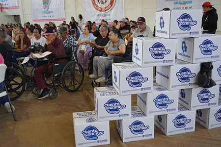 El Gobierno de Chihuahua entregó 300 despensas a familias vulnerables de Casas Grandes, en coordinación con autoridades municipales y la diputada Yesenia Reyes.