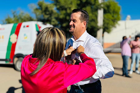 El municipio de Galeana se sumó a la lucha contra el cáncer de mama con una marcha encabezada por el alcalde Francis Leany y la presidenta del DIF, Mariela Polanco Trejo.