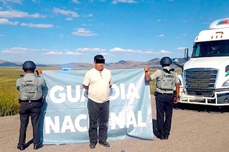 Guardia Nacional detuvo a un trailero que transportaba metanfetamina durante un operativo en el tramo carretero Janos–Agua Prieta, en Chihuahua.