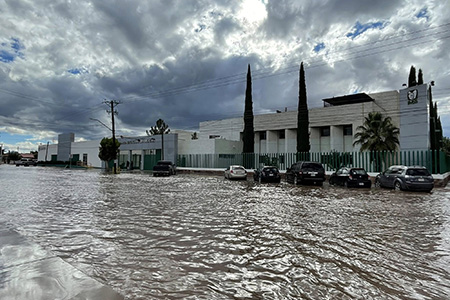 Autoridades confirman que el agua no ingresó al inmueble del IMSS en NCG. Servicios médicos continúan sin interrupciones pese a las lluvias recientes.
