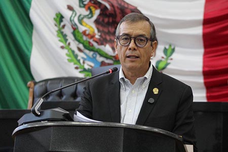 El Congreso de Chihuahua pidió al Poder Judicial aclarar la semilibertad otorgada a un secuestrador con parentesco con una magistrada. Morena exige transparencia en el caso.