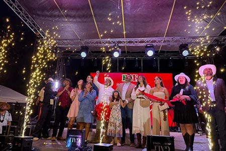 Casas Grandes fue el municipio invitado en el Border Wine Fest 2025 en Ciudad Juárez, donde presentó sus vinos, artesanías y gastronomía, fortaleciendo su proyección regional e internacional.