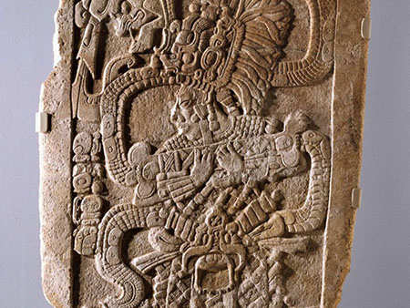 Epigrafistas descifraron un panel maya en Guatemala que narra la historia de Ix Mutal Ahaw, una poderosa Reina Serpiente del siglo VII.