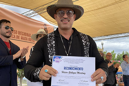 Héctor “Yeto” Gallegos obtuvo el Premio a la Excelencia en el 28° Concurso de Cerámica de Juan Mata Ortiz, evento que reconoce el talento y la tradición alfarera de Chihuahua.