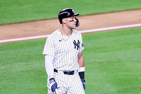 Los Yankees vencieron 9-6 a los Blue Jays en el Juego 3 de la Serie Divisional 2025, evitando la eliminación y forzando un cuarto partido.