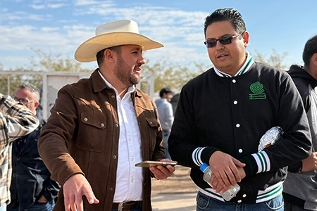 El alcalde de Casas Grandes asistió a la Feria de Proyectos del Cobach 24, donde estudiantes presentaron maquetas y trabajos de robótica. Un evento que destacó la creatividad y el aprendizaje de los jóvenes.