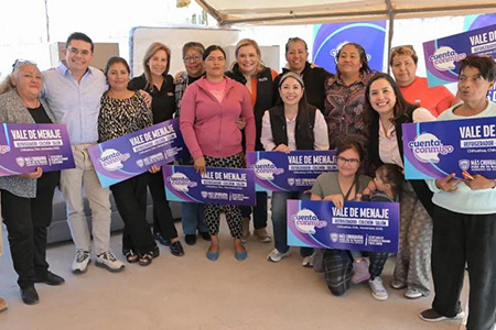 Maru Campos entregó vales de menaje a madres afectadas por las lluvias en Chihuahua, apoyándolas a reponer muebles y artículos perdidos tras las inundaciones.
