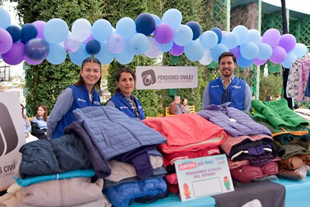 Maru Campos arrancó la distribución de 15 mil chamarras de Juntos contra el Frío. Beneficiará a menores en la sierra, albergues y zonas urbanas vulnerables.