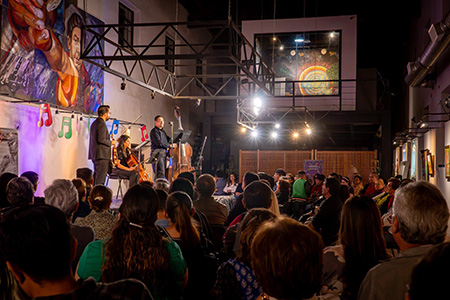 El Ensamble Clásico de Cuerdas de la UACJ ofreció un emotivo concierto en el Centro de Artes Plásticas de Nuevo Casas Grandes, cerrando los festejos por el 52 aniversario de la universidad.