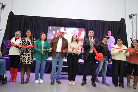 La presidenta Edith Escárcega inauguró la Expo De Todo NCG 2025, un evento que reúne a emprendedores y comercios locales para impulsar la economía de Nuevo Casas Grandes.