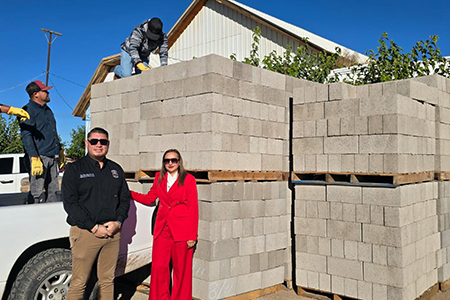 NCG entregó material de construcción subsidiado a 36 familias, con ahorros del 30% en láminas, blocks, polines y cemento.