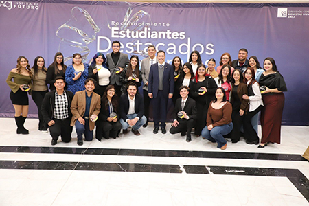 La UACJ reconoció a estudiantes destacados e integrales del semestre 2025-1, incluyendo a 27 jóvenes del Campus Nuevo Casas Grandes. El rector destacó que solo el 0.5% de la matrícula recibe esta distinción.